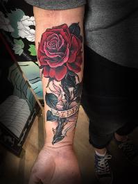 best rose tattoo by Noe Lopez at Contra Tattoo Fresno